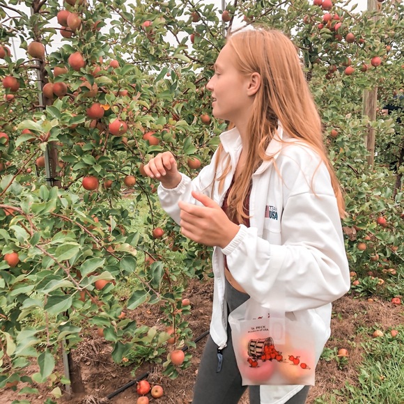 Meet your Posher, Julia - Picture 1 of 1